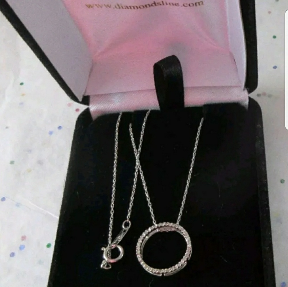 10k white gold circle of love necklace